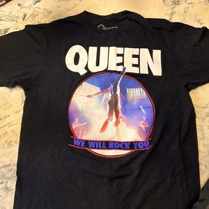 A queen band shirt